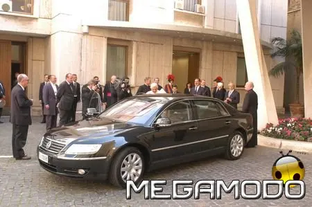 Volkswagen Phaeton 6.0 W12 per Sua Santità Papa Benedetto XVI
