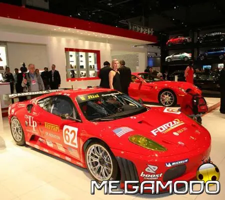 Nigel Mansell con una Ferrari F430 GT a Silverstone nel FIA GT