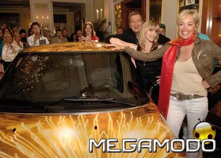 Sharon Stone e Mario Testino presentano MINI Life Ball 2007