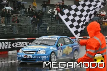 Nicola Larini e Chevrolet vittoriosi al Motor Show di Bologna