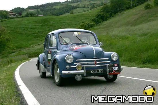 Una Renault 4 CV alla 1000 Miglia