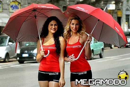 Le Ducati Streetfighter Girls ti proteggono dal sole