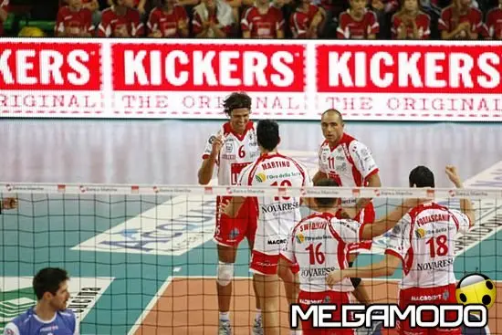 Kickers sponsor di Lube Volley Macereta