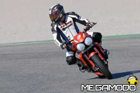 Triumph Street Triple R a Valencia, al via i primi test 