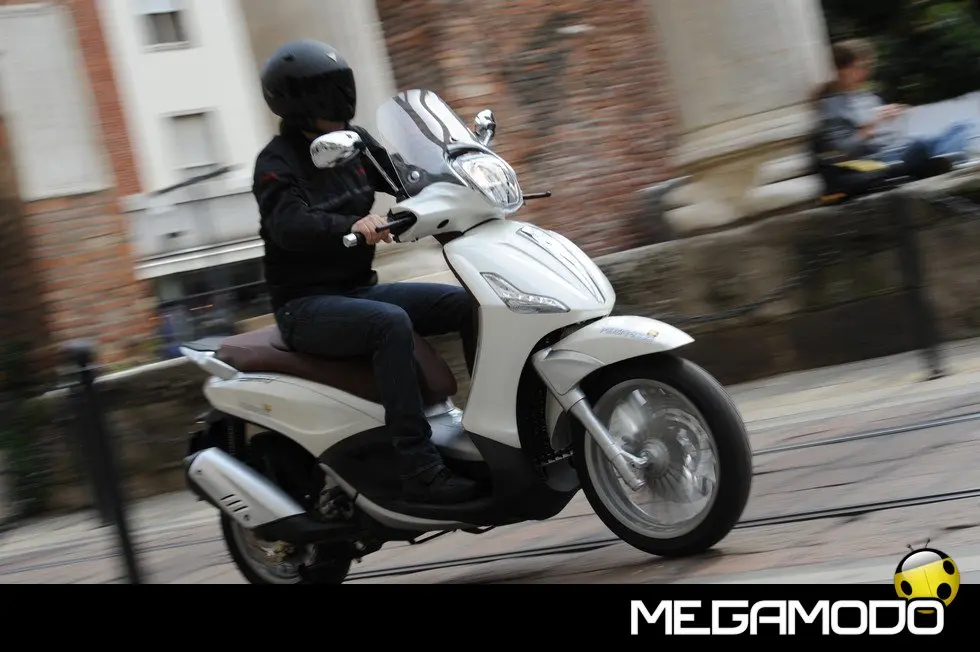 Nuovo Piaggio Beverly 2010 125/300 i.e., prova su strada 