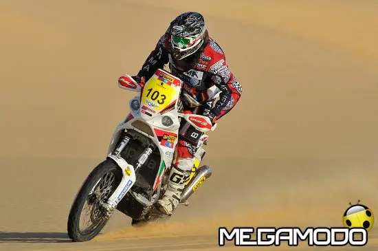 Brutta caduta di Farres, giornata dura per il team Aprilia