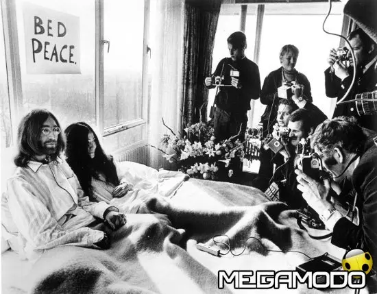 Bed-In alla Mondadori di Milano, in ricordo di John Lennon