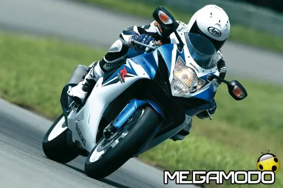 Suzuki GSX R600 e GSX R750, own the racetrack