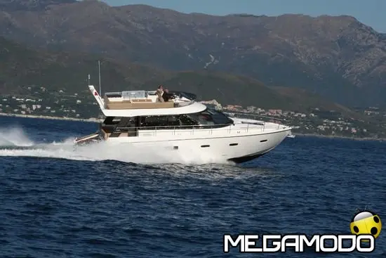 Sealine F42 per l'European Powerboat of The Year