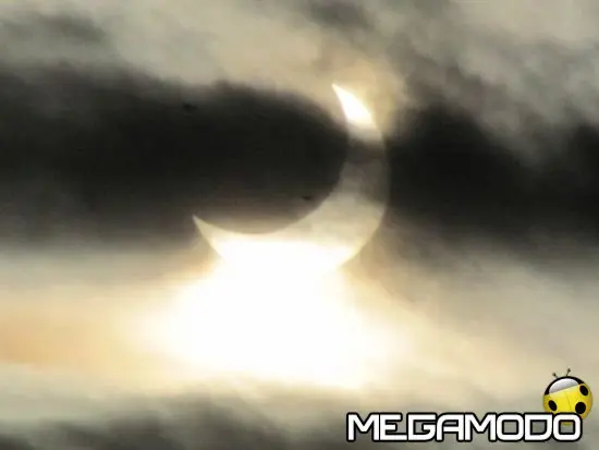 Avvistati due UFO in Italia durante l'ultima eclissi parziale solare