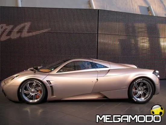 Pirelli P Zero equipaggia la nuova Pagani Huayra