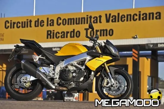 Debutta a Valencia la nuova Aprilia Tuono V4 R