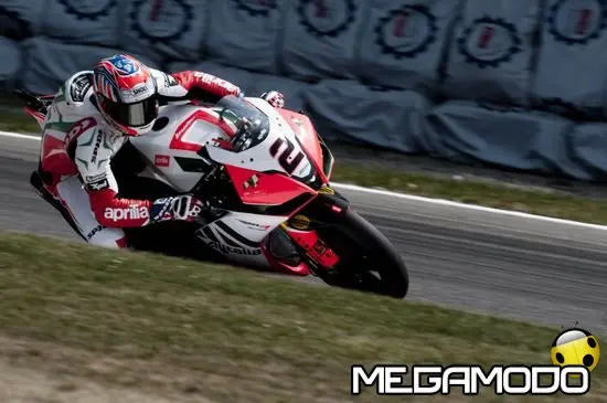 Mondiale SBK, nelle qualifiche Leon Haslam davanti a Max Biaggi