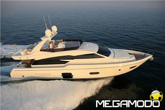 Ferretti 720, la raffinata armonia dei volumi