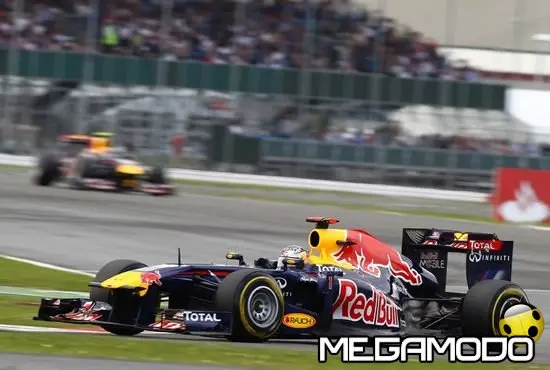 Vettel e Webber al Nordschleife a bordo di due Infiniti M 