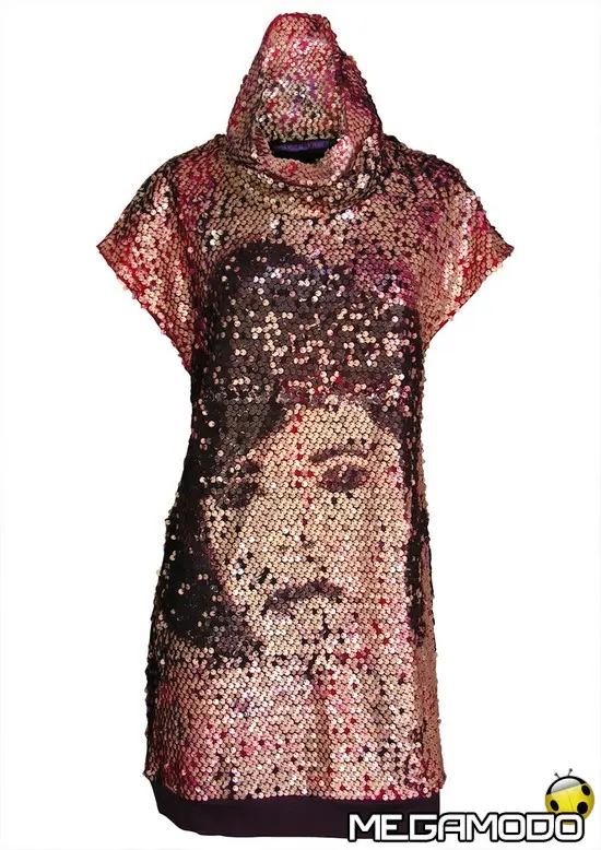 Agatha Ruiz de la Prada presenta l'abito per illuminare le serate invernali