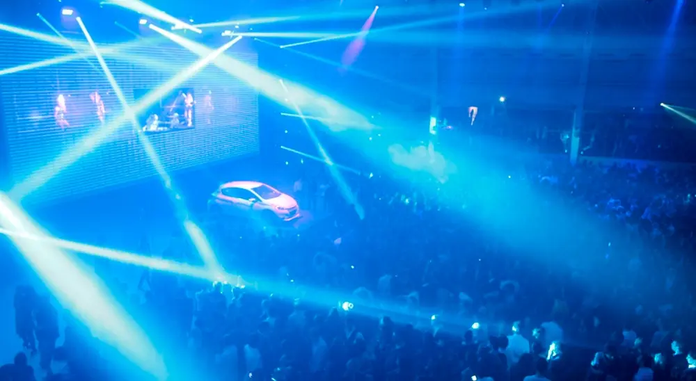 Peugeot 208, la musica di Bob Sinclar e “let your body drive!”