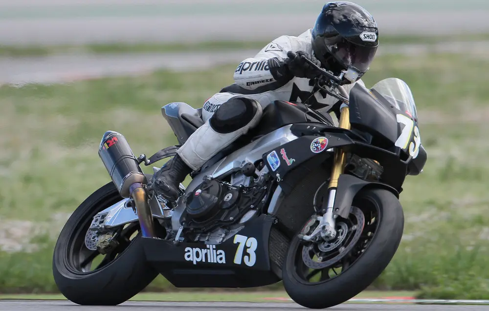 Aprilia Tuono V4 con Daniele Veghini vittoriosa nella Coppa FMI Roadster