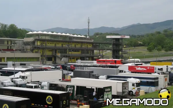 Ultimi preparativi per i test F1 al Mugello