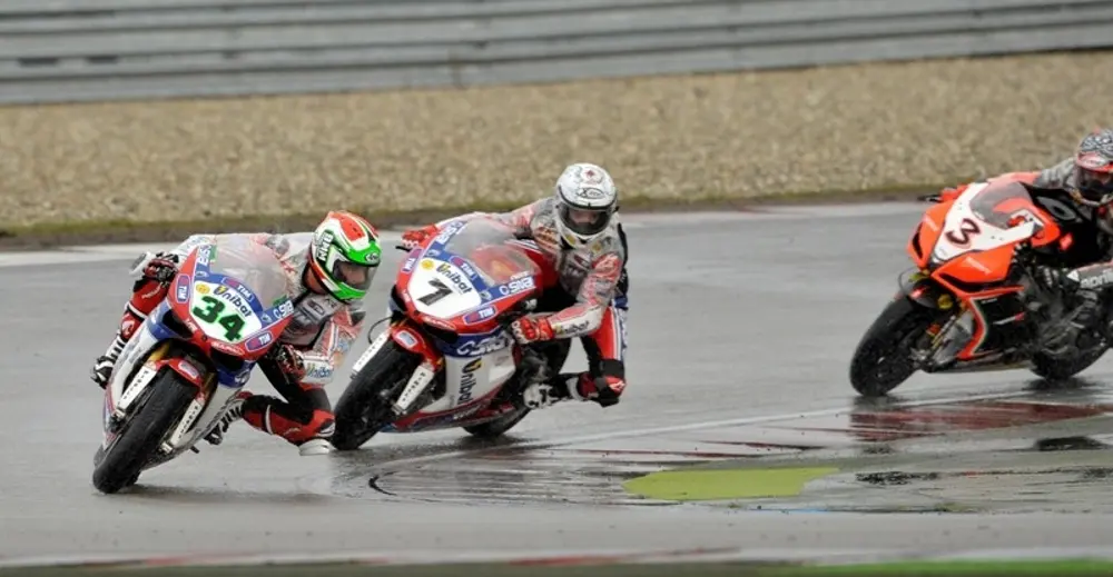 Checa e Giugliano sul podio ad Assen 
