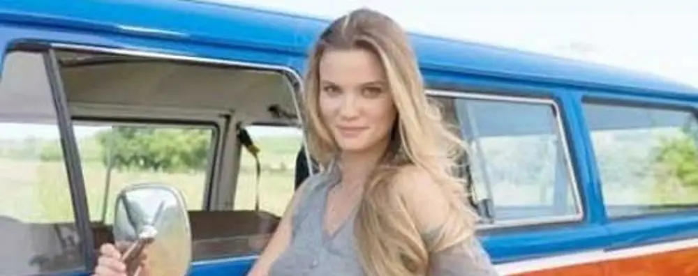 Fiammetta Cicogna affronta l'isola vulcanica