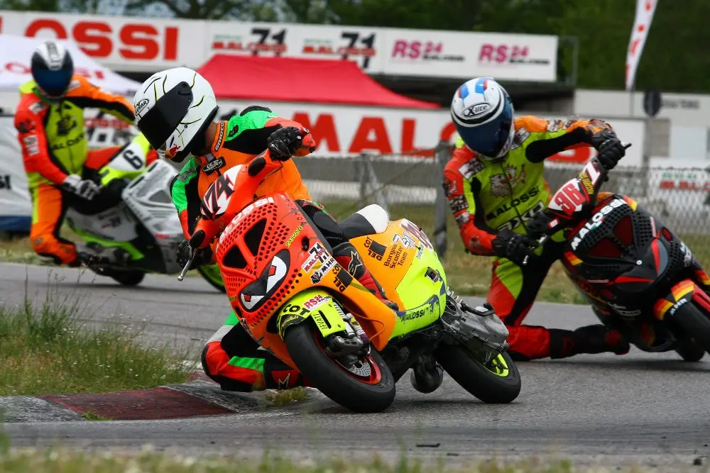 Trofei Malossi, continui colpi di scena in pista a Pomposa