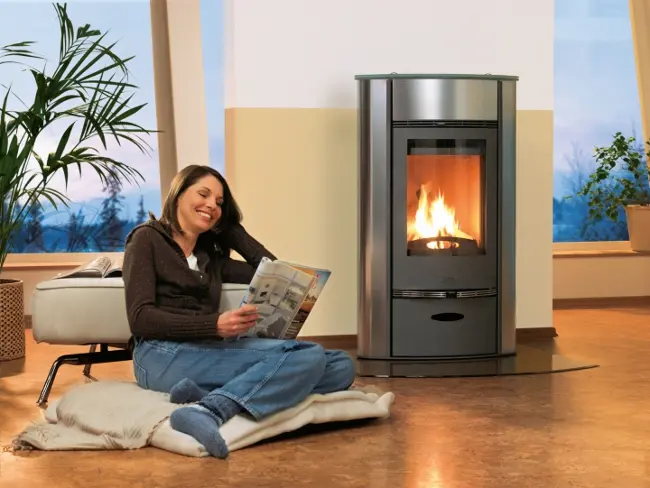 Nuove stufe a caminetto Blueline by Buderus, preziosi elementi d'arredo