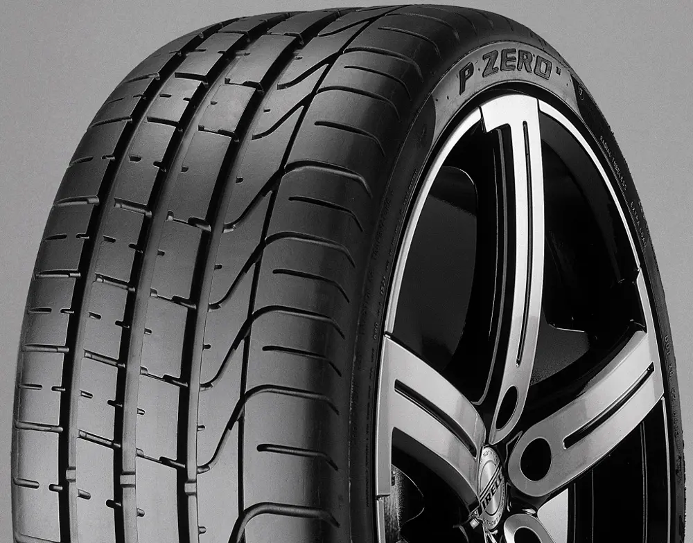 Pneumatici Pirelli P Zero con la marcatura al Salone di Parigi 2012
