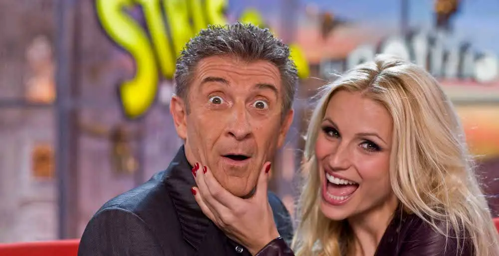 Striscia la Notizia, Jimmy Ghione scopre a Bruxelles prodotti italiani taroccati