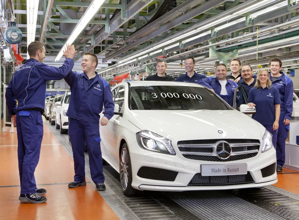 Mercedes Classe A 200 BlueEFFICIENCY, la numero 3.000.000 lascia lo stabilimento di Rastatt