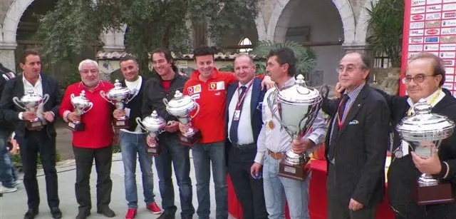 “Tramonto Rosso”, la Scuderia Ferrari Club Costa d'Amalfi coniuga sport e sociale