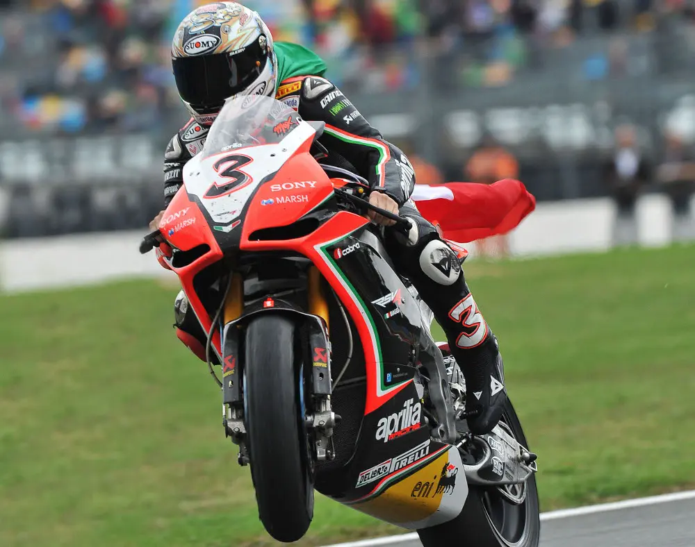 Aprilia e Piaggio ringraziano Max Biaggi per il suo straordinario contributo