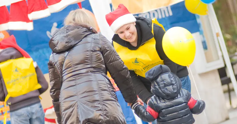 Fondazione “aiutare i bambini": "Babbo Natale per un giorno" nelle piazze l'1 e 2 dicembre