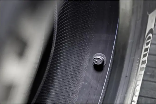 Obbligo dispositivi di controllo della pressione degli pneumatici per le vetture omologate nell'UE dal 1° dicembre