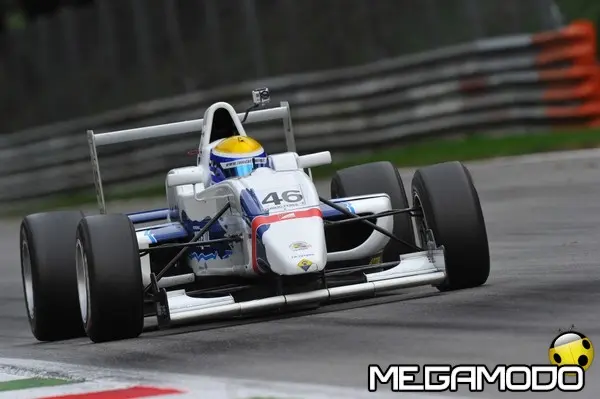 santiago urrutia nel 2011 con la monoposto di tomcat racing