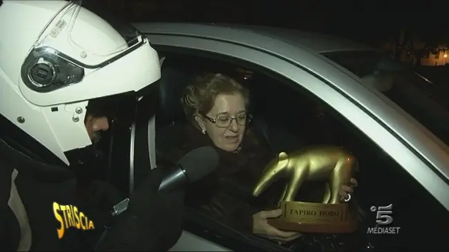 Striscia la Notizia: Tapiro d’oro al Presidente della Rai Anna Maria Tarantola