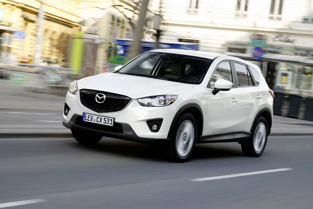 Mazda CX-5 si rinnova in termini di guidabilità, design e funzionalità