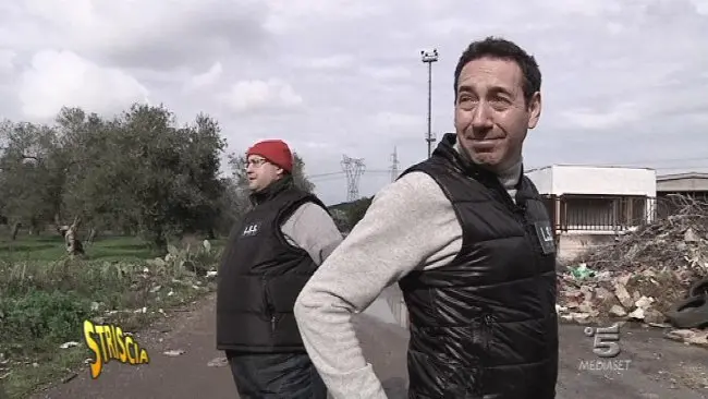 Striscia la Notizia: Fabio e Mingo alla discarica di rifiuti tossici a Palo del Colle
