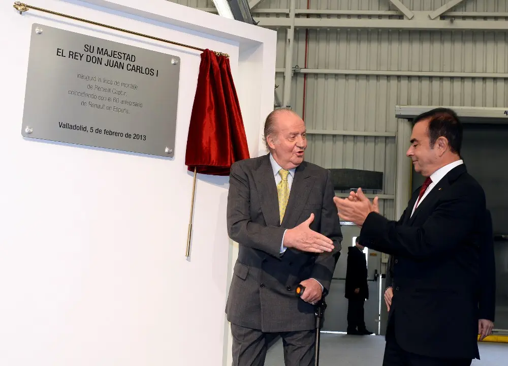 Carlos Ghosn e Re Juan Carlos di Spagna inaugurano la linea di montaggio di Captur