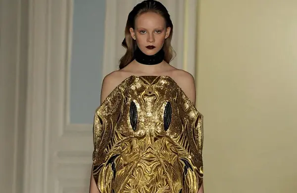 Smiley con il duo Fyodor Golan debutta dulla passerella della London Fashion Week