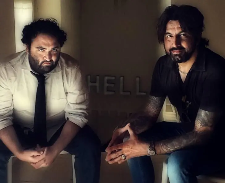 Omar Pedrini e Nicola Nocella in “Sangue Impazzito. Le prime 24 ore da mito di John Belushi”