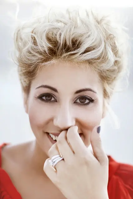 Stasera al Festival di Sanremo Malika Ayane in gara con i brani "Niente" e "E se poi"