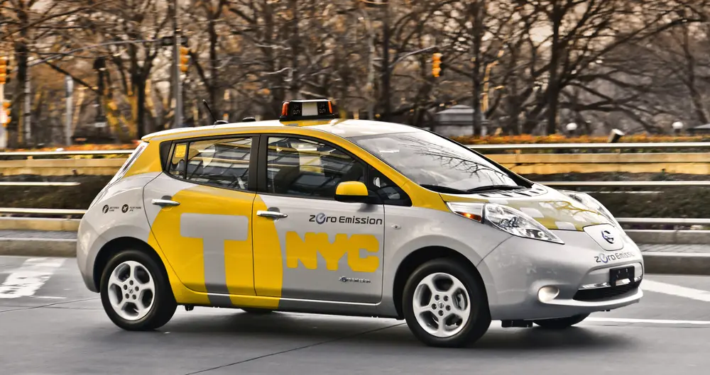 Nissan LEAF, progetto pilota per il taxi elettrico a New York