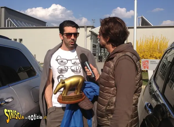 Striscia la Notizia: Tapiro d'oro a Gigi Buffon