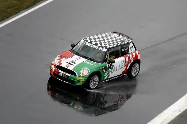 Il travolgente MINI Challenge 2013 infiamma il Red Bull Ring