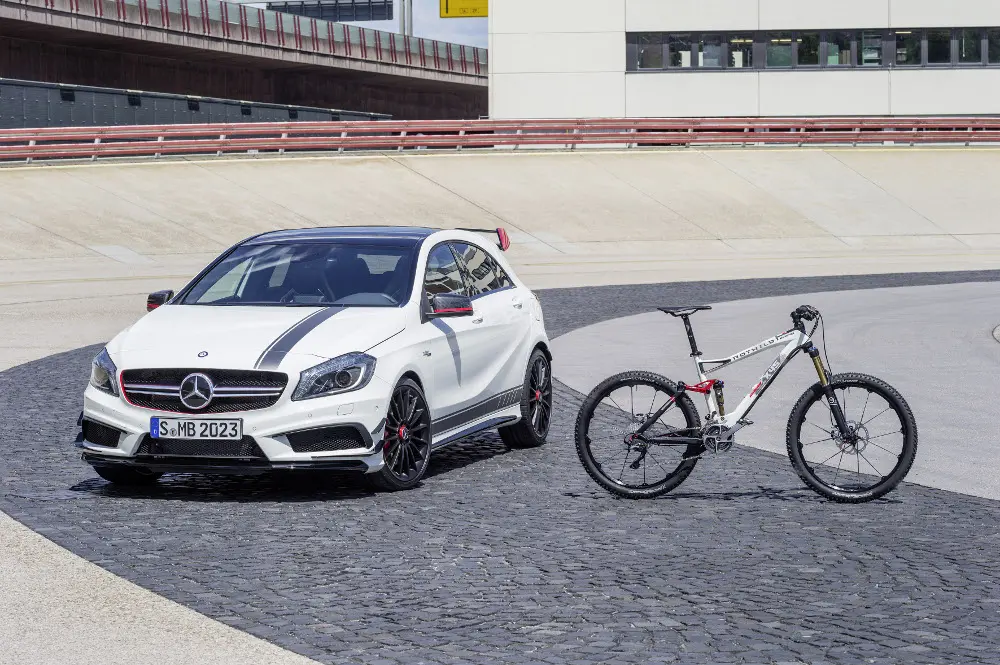 Bici in carbonio “R.X45 AMG” nata dalla collaborazione tra Mercedes-AMG e ROTWILD