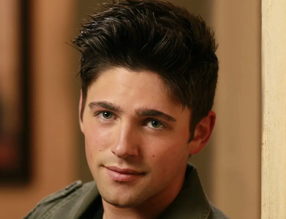 Hollywood Heights-Vita da Popstar: Robert Adamson è Phil Sanders, adolescente problematico