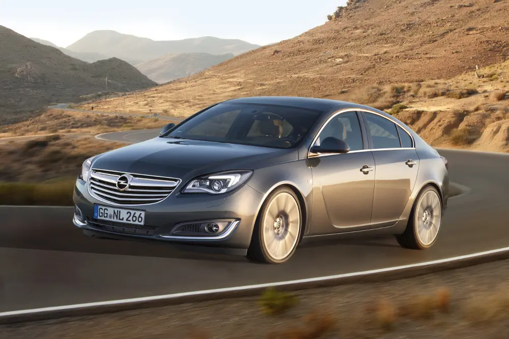 Opel Insignia, rivoluzione dei motori e dei sistemi di infotainment