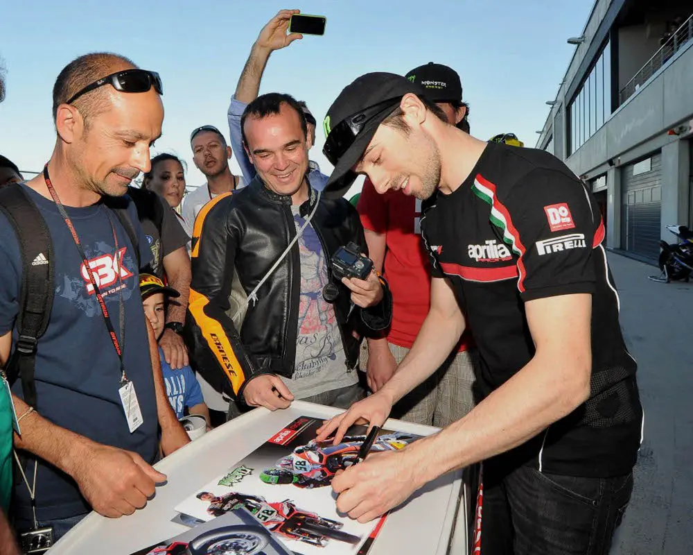 Eugene Laverty con Aprilia RSV4 a Goodwood 2013