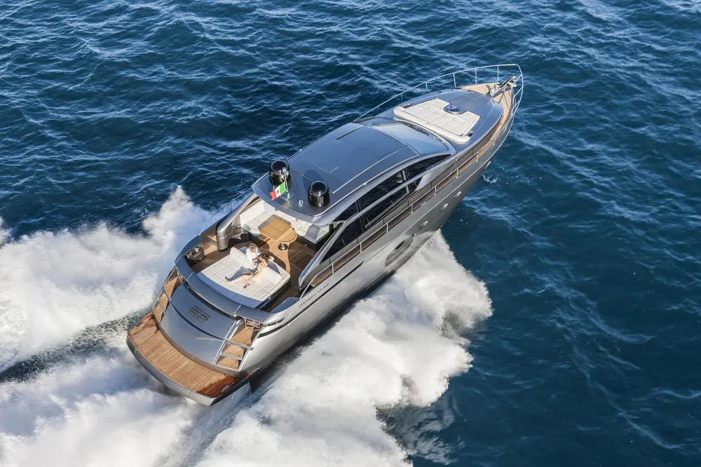 Pershing 62' in anteprima al Festival de la Plaisance di Cannes 